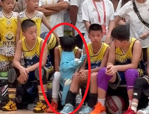 开云官网首页-中国篮球的希望！NYBO总决赛超耐斯惜败文艺二校 小菜鸡泪洒球场