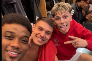 开云官网首页-阿玛德社媒晒合影调侃加纳乔：你错失大好机会，让我们心痛