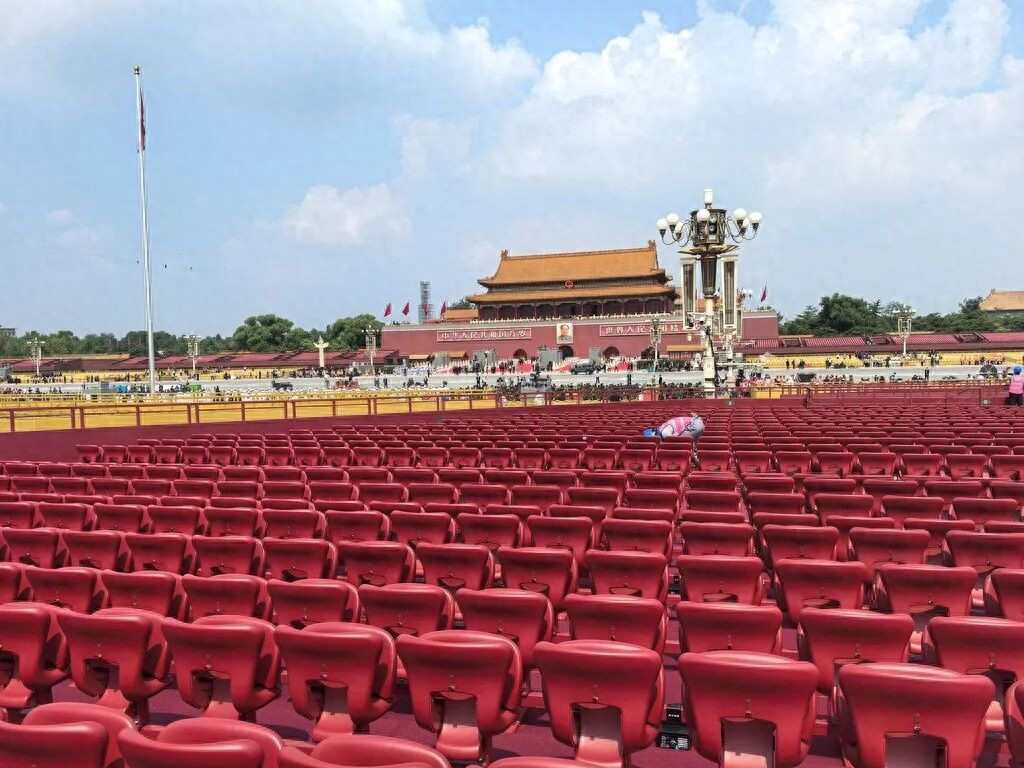 开云首页入口-这下除了工作人员，全国都知道了！阅兵的座椅不是一个一个拆的