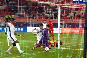 开云官网首页-零封奖没了!王燊超高难度凌空解围变乌龙,海港被追回一个