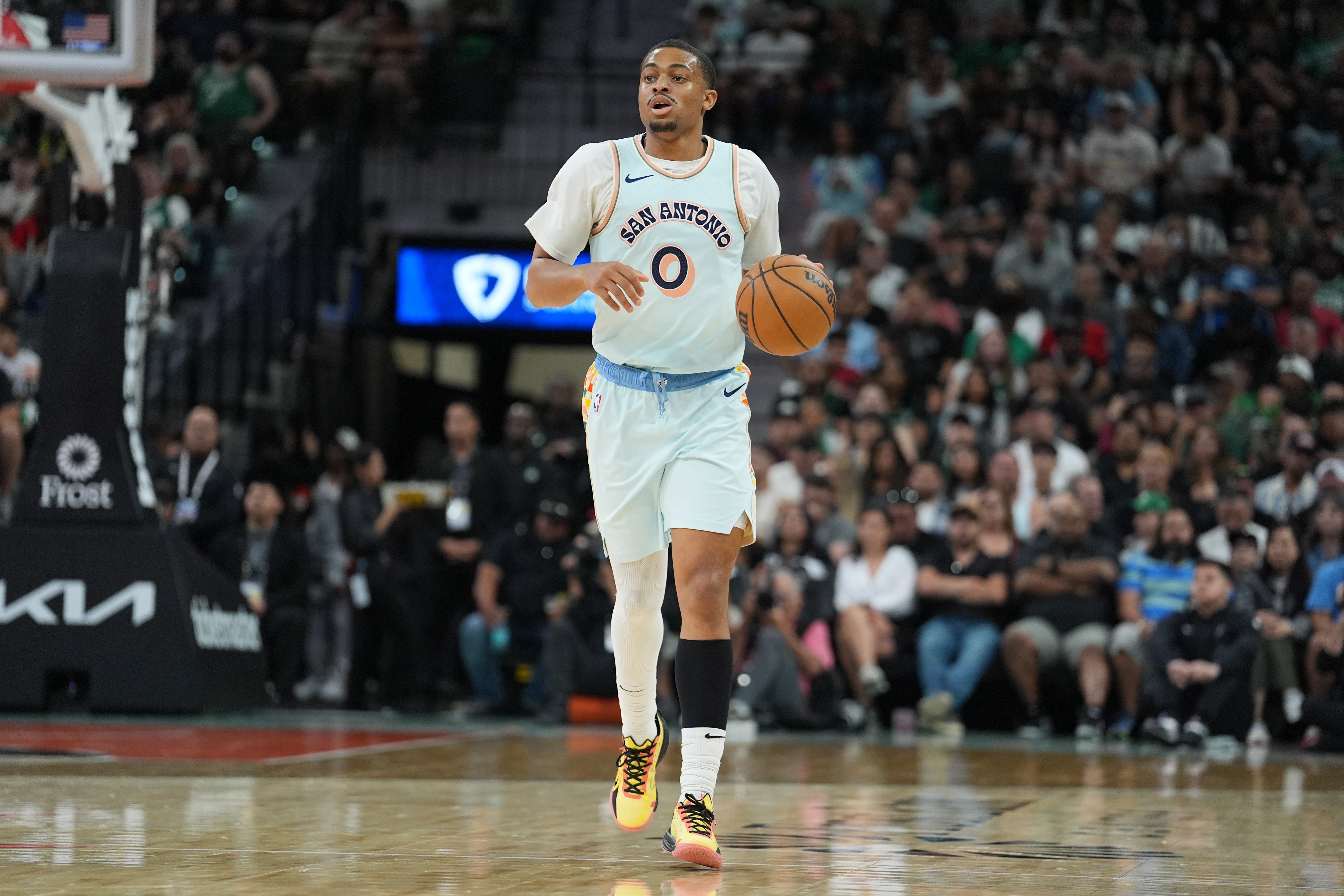 手感不佳！凯尔登12中4低效拿到9分3篮板 4次犯规